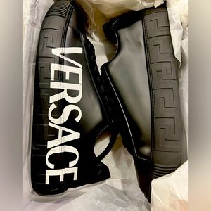 New Men’s Versace Sneaker Size EU44 US11.5